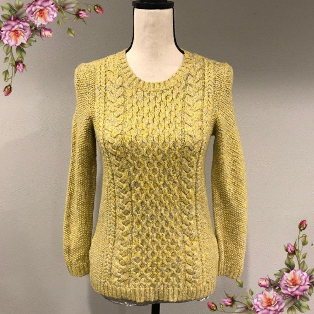 ‎Beautiful knit sweater